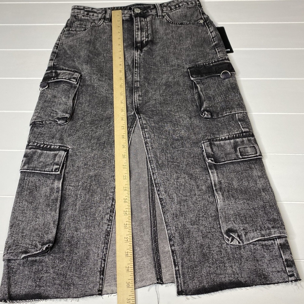 True Religion Vintage Style Charcoal Wash Denim Cargo Mid Skirt Slit Front SZ 26 - Picture 13 of 16